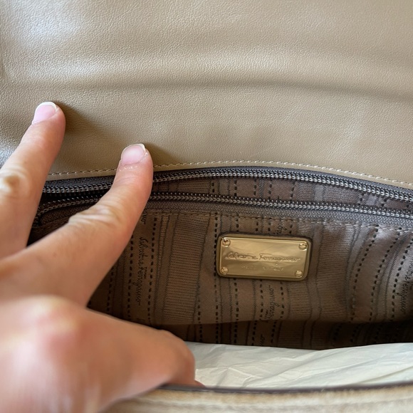 Preloved Salvatore Ferragamo suede leather shoulder bag - Picture 2 of 6